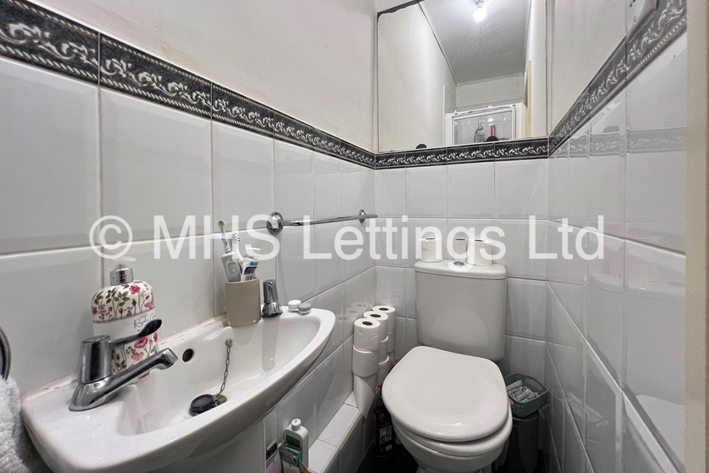Photo of 1 Bedroom Shared House in Room 6, 16 Hanover Square, Leeds, LS3 1AP