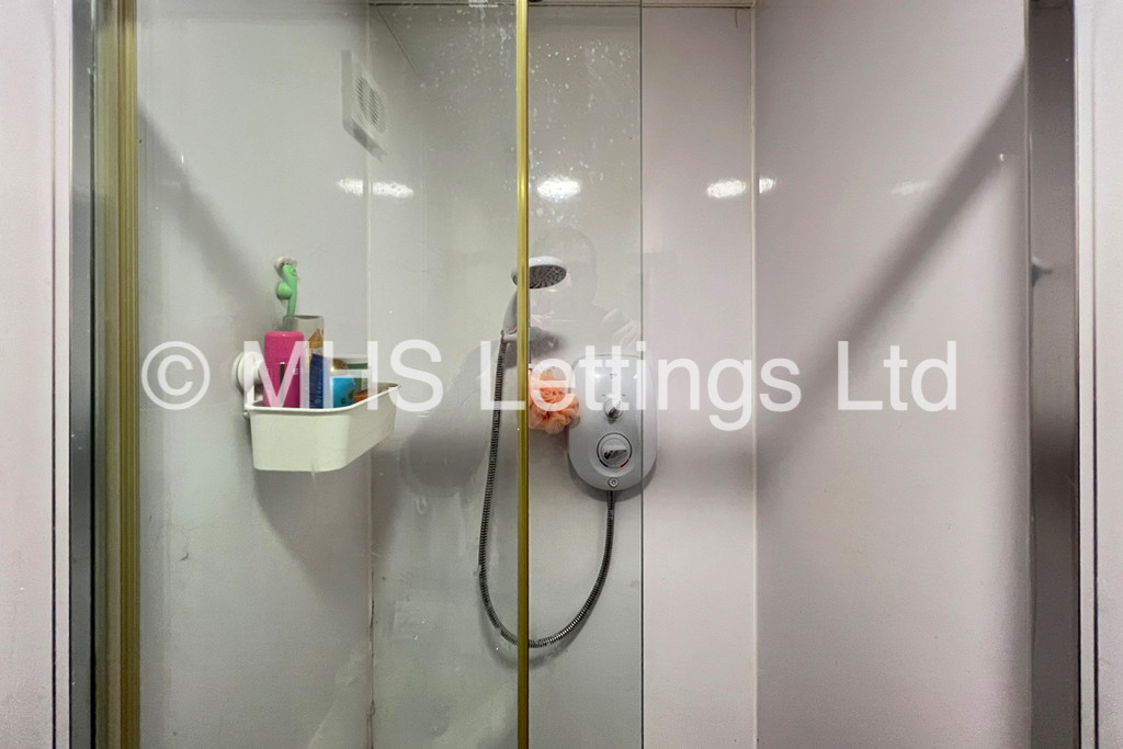Photo of 1 Bedroom Shared House in Room 4, 16 Hanover Square, Leeds, LS3 1AP