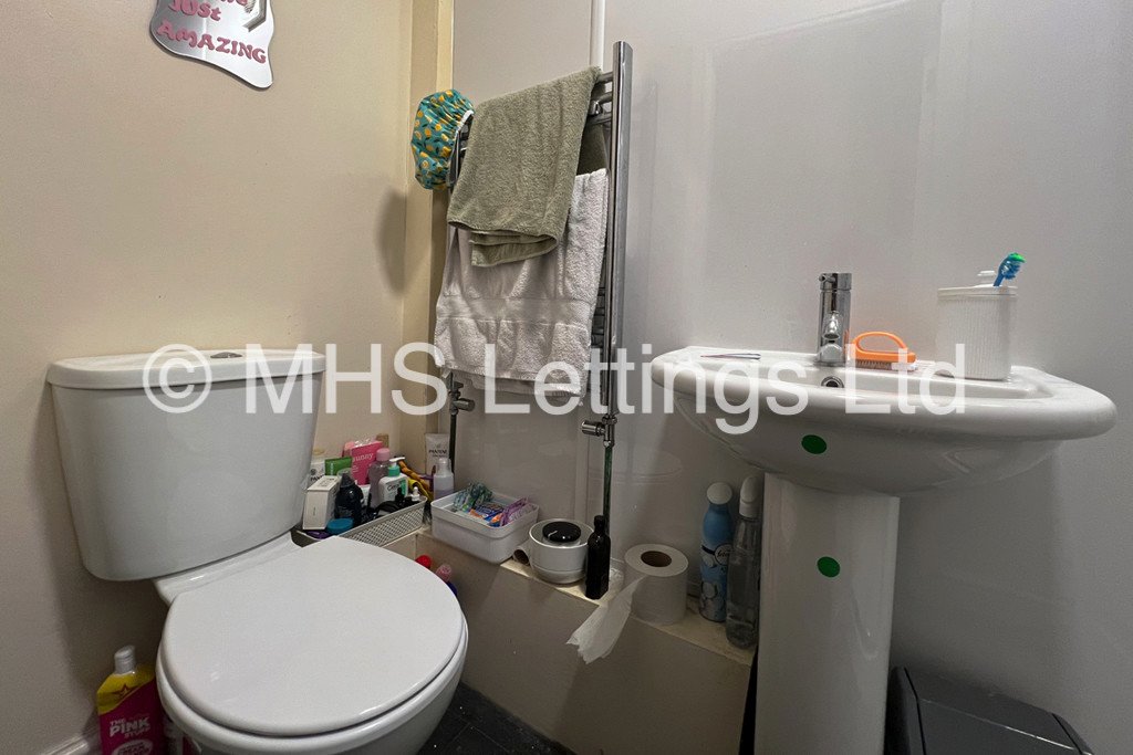 Photo of 1 Bedroom Shared House in Room 4, 16 Hanover Square, Leeds, LS3 1AP