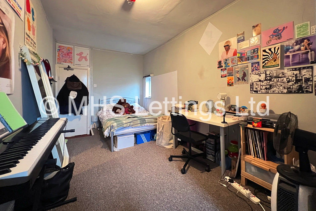 Photo of 1 Bedroom Shared House in Room 4, 16 Hanover Square, Leeds, LS3 1AP