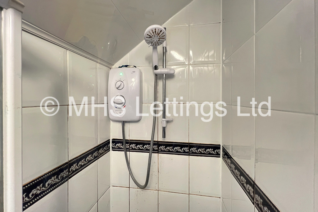 Photo of 1 Bedroom Shared House in Room 3, 16 Hanover Square, Leeds, LS3 1AP