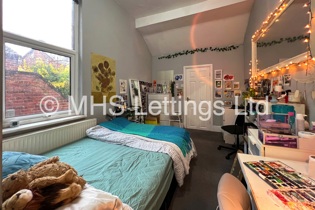 Photo of 1 Bedroom Shared House in Room 3, 16 Hanover Square, Leeds, LS3 1AP