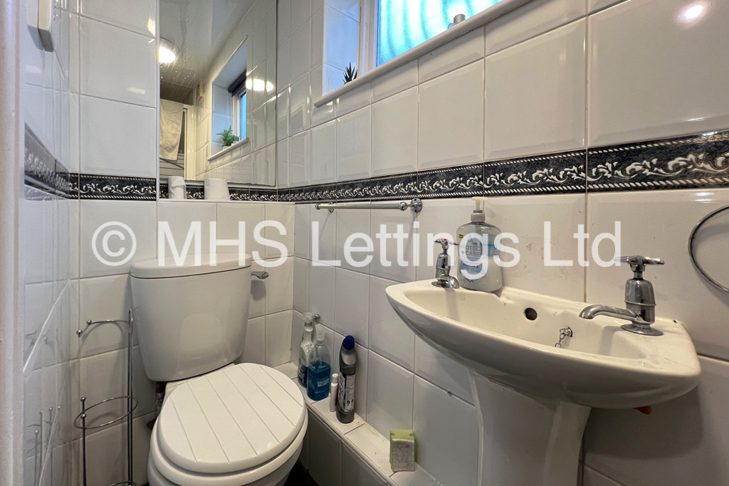 Photo of 1 Bedroom Shared House in Room 2, 16 Hanover Square, Leeds, LS3 1AP