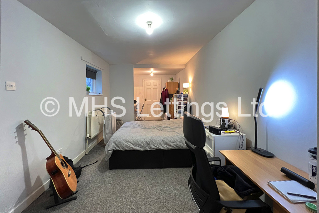 Photo of 1 Bedroom Shared House in Room 2, 16 Hanover Square, Leeds, LS3 1AP