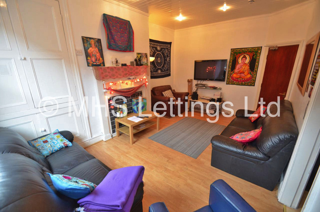 Photo of 7 Bedroom Mid Terraced House in 49 Richmond Avenue, Leeds, LS6 1DB
