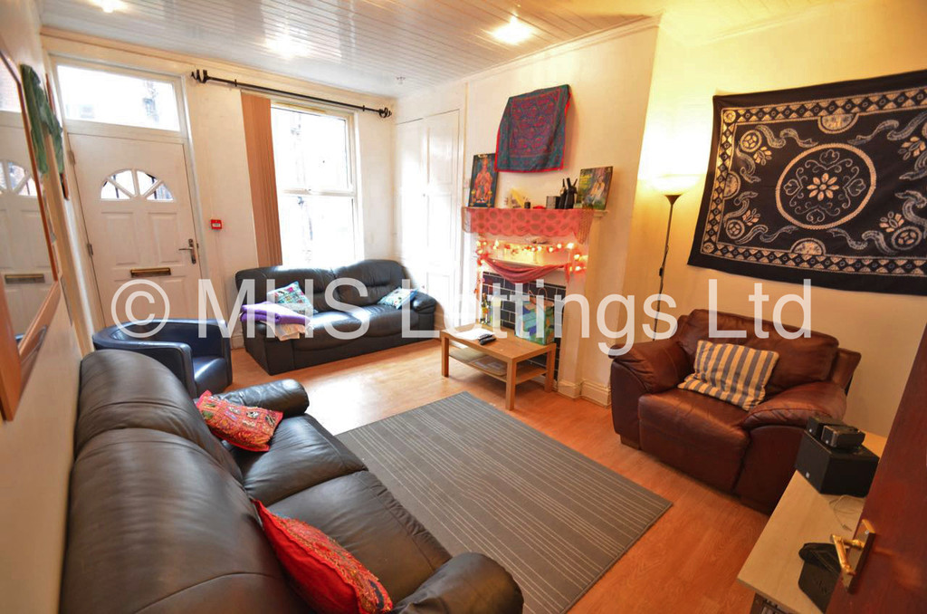 Photo of 7 Bedroom Mid Terraced House in 49 Richmond Avenue, Leeds, LS6 1DB