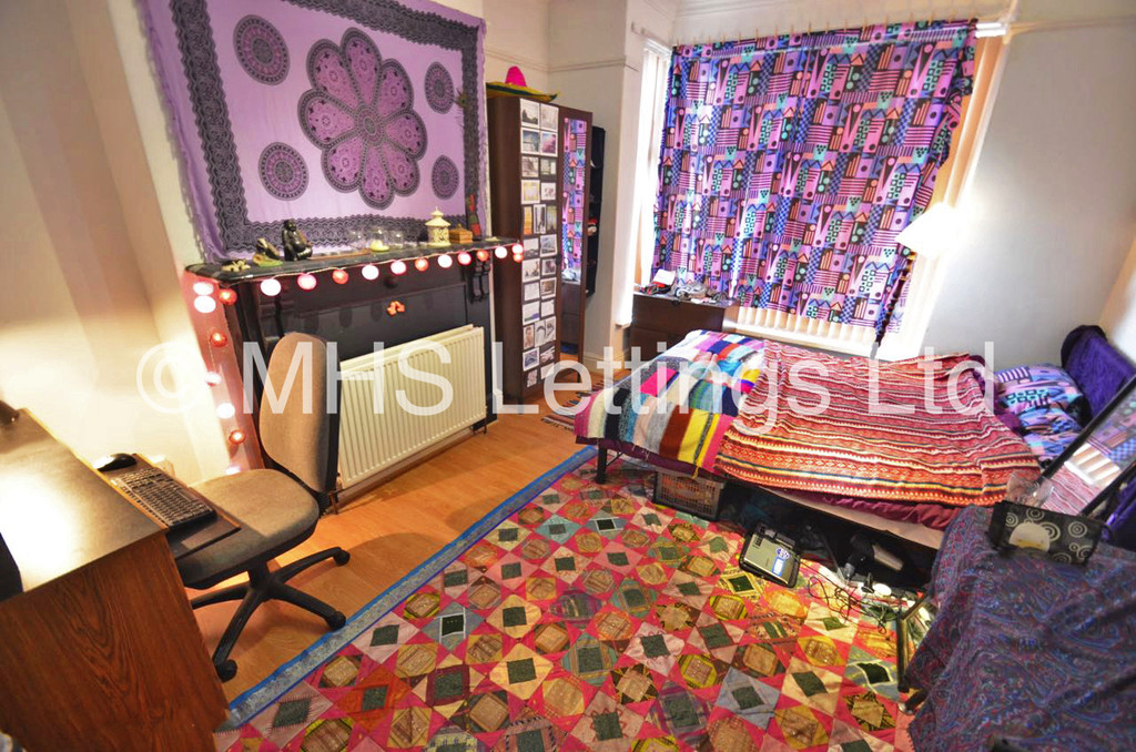 Photo of 7 Bedroom Mid Terraced House in 49 Richmond Avenue, Leeds, LS6 1DB
