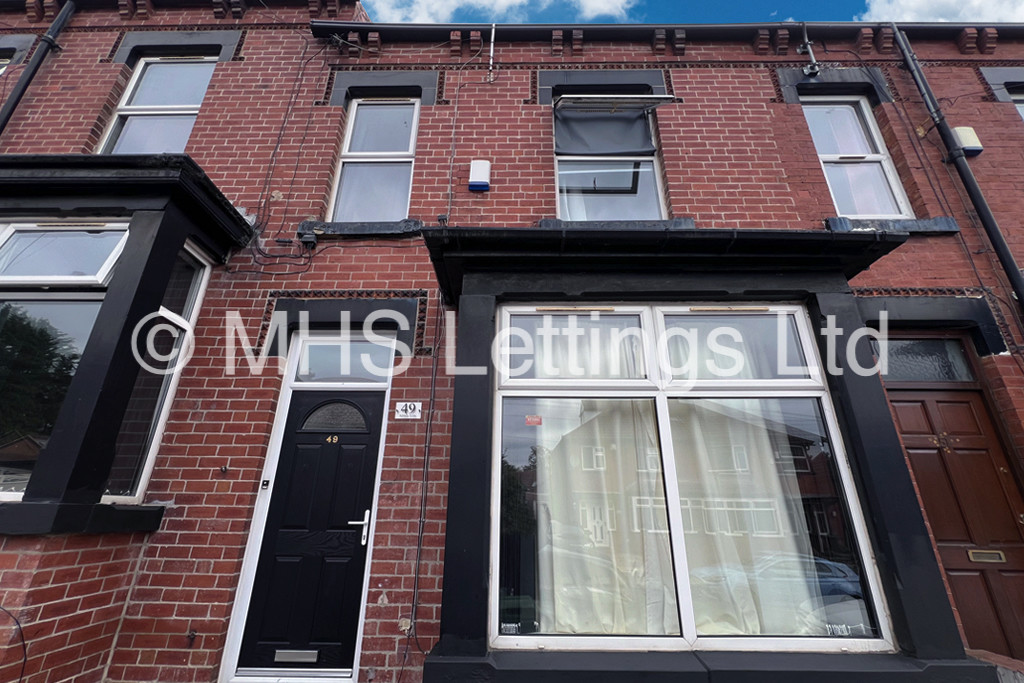 Photo of 7 Bedroom Mid Terraced House in 49 Richmond Avenue, Leeds, LS6 1DB