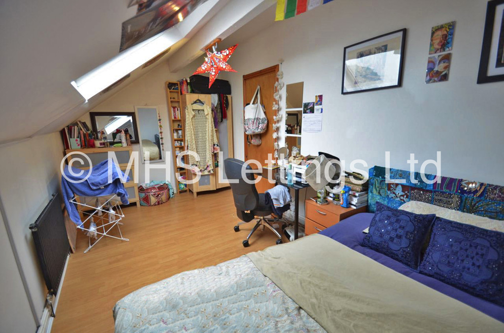 Photo of 7 Bedroom Mid Terraced House in 49 Richmond Avenue, Leeds, LS6 1DB