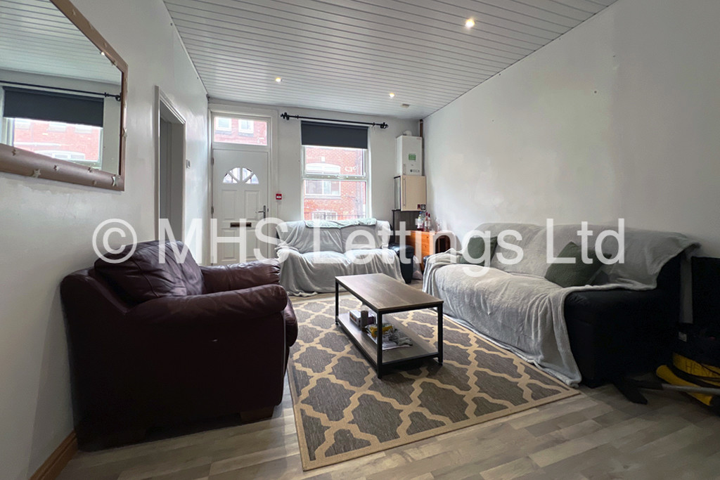 Photo of 7 Bedroom Mid Terraced House in 49 Richmond Avenue, Leeds, LS6 1DB