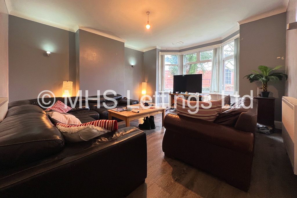 Photo of 7 Bedroom Semi-Detached House in 63 St. Michaels Lane, Leeds, LS6 3BR 