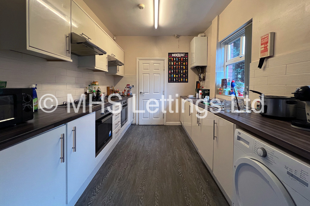 Photo of 7 Bedroom Semi-Detached House in 63 St. Michaels Lane, Leeds, LS6 3BR 