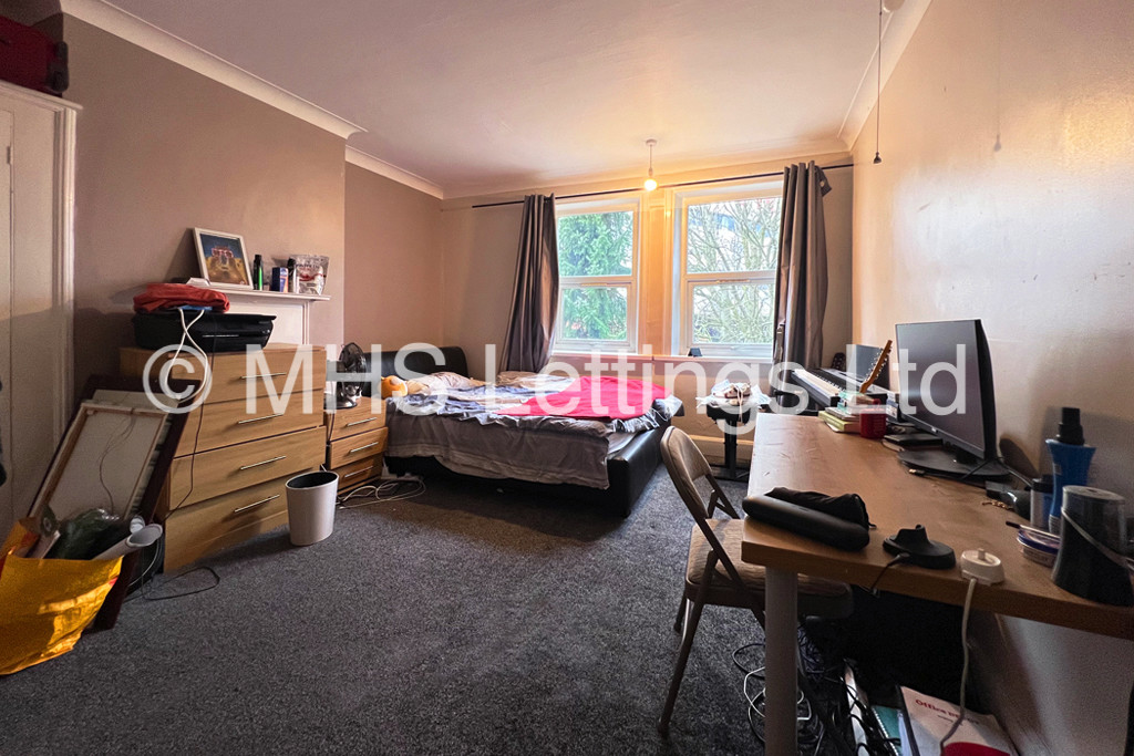 Photo of 7 Bedroom Semi-Detached House in 63 St. Michaels Lane, Leeds, LS6 3BR 