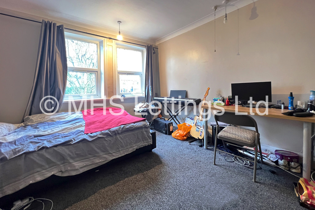 Photo of 7 Bedroom Semi-Detached House in 63 St. Michaels Lane, Leeds, LS6 3BR 