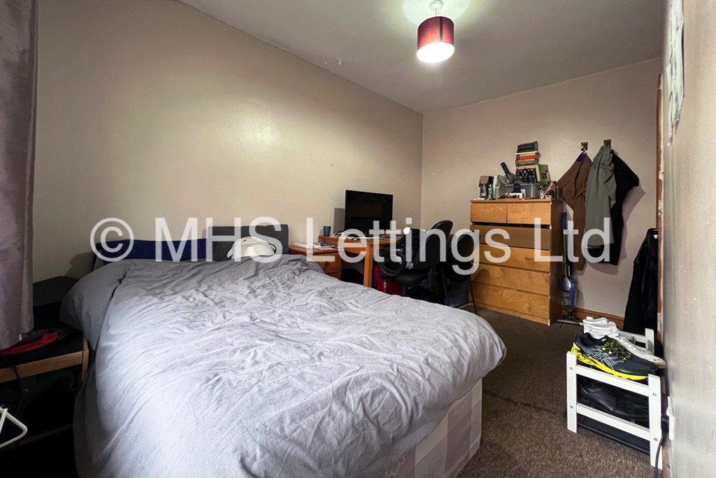 Photo of 5 Bedroom Detached House in 17 Walmsley Road, Leeds, LS6 1NG