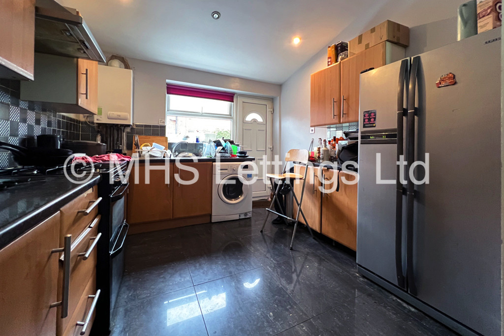 Photo of 5 Bedroom Detached House in 17 Walmsley Road, Leeds, LS6 1NG