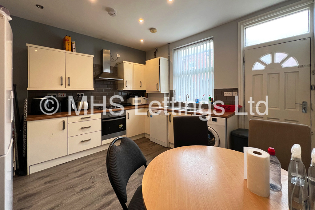 Photo of 4 Bedroom Mid Terraced House in 10 Welton Grove, Leeds, LS6 1ES