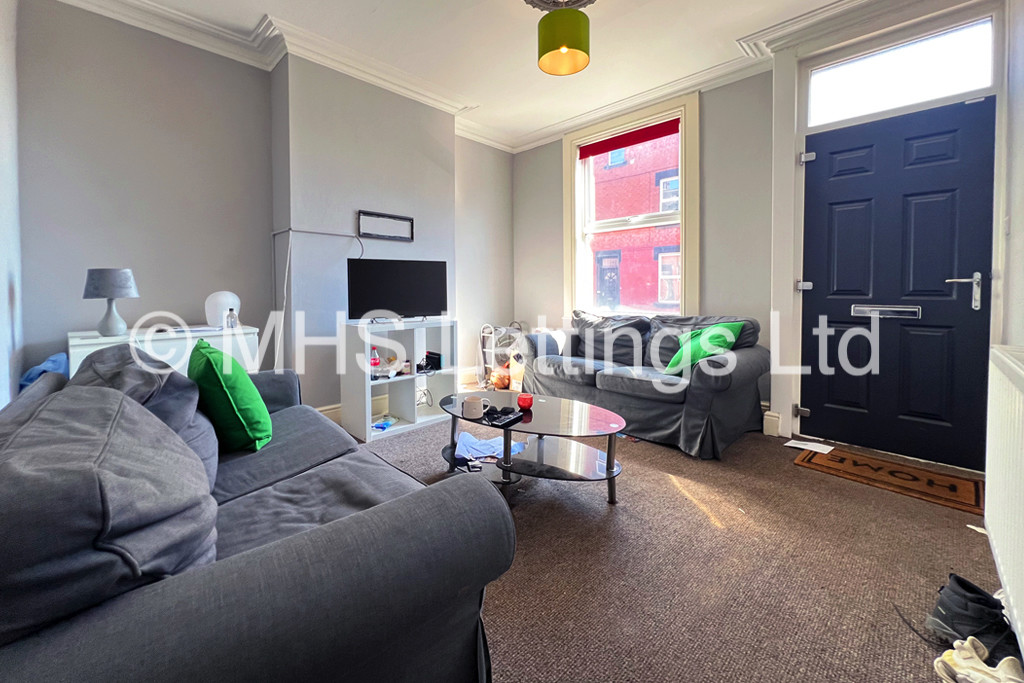 Photo of 4 Bedroom Mid Terraced House in 78 Royal Park Road, Leeds, LS6 1JJ