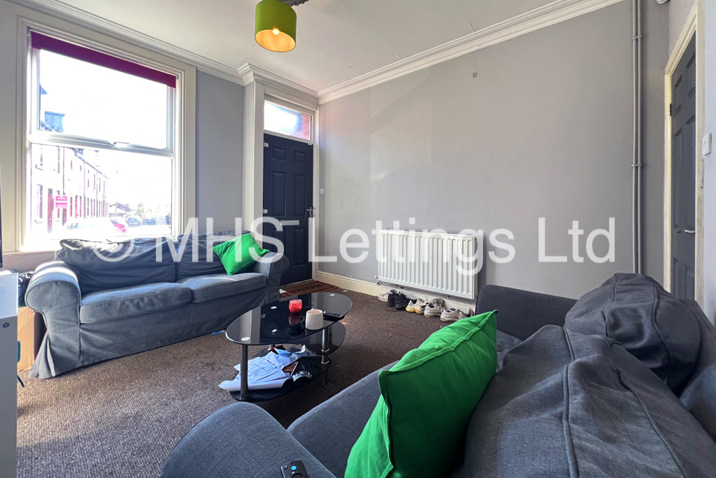 Photo of 4 Bedroom Mid Terraced House in 78 Royal Park Road, Leeds, LS6 1JJ