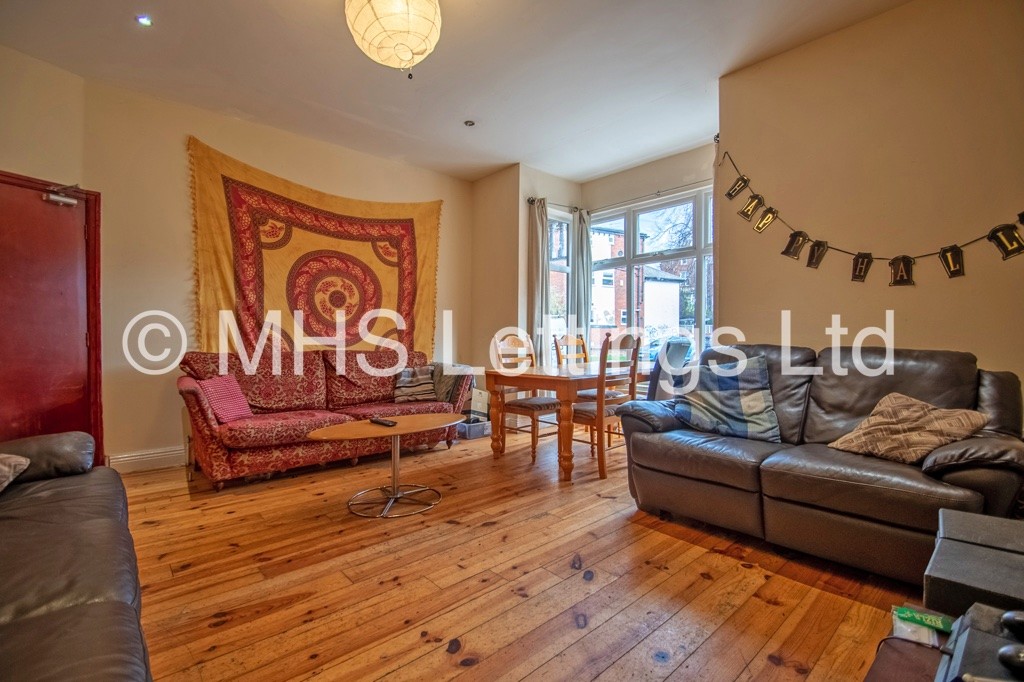 Photo of 6 Bedroom Mid Terraced House in 38 Ebberston Terrace, Leeds, LS6 1AU
