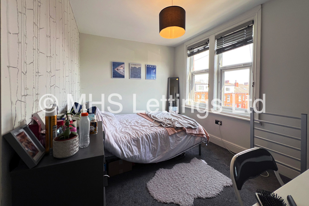 Photo of 6 Bedroom Mid Terraced House in 16 Burchett Terrace, Leeds, LS6 2LR