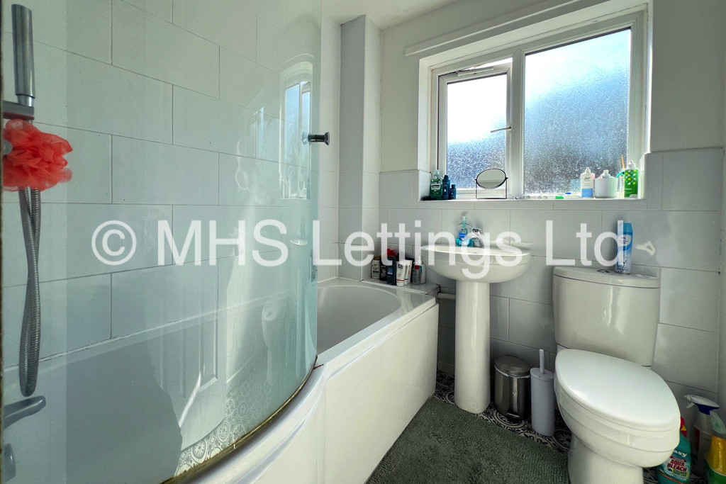 Photo of 1 Bedroom Shared House in Room 4, 44 Musgrave View, LS13 2QN