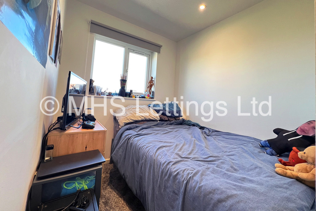 Room 4, 44 Musgrave View, LS13 2QN