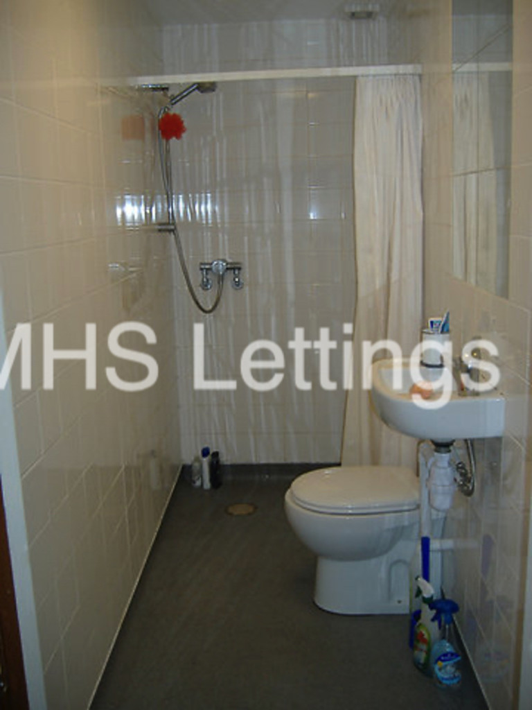 Photo of 1 Bedroom Apartment in Flat 1B, 30 Hyde Park Terrace, Leeds, LS6 1BJ