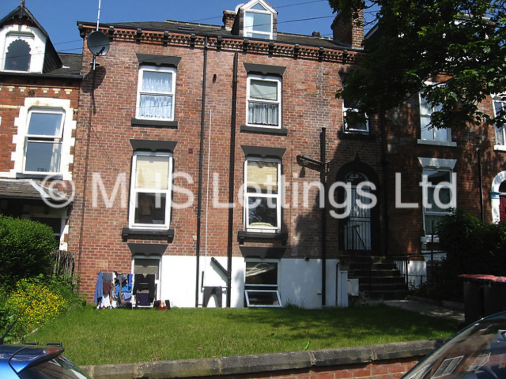 Flat 1B, 30 Hyde Park Terrace, Leeds, LS6 1BJ