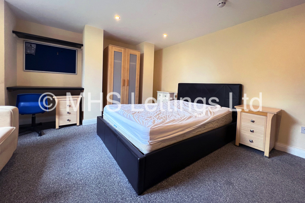 Photo of 1 Bedroom Apartment in Room 2, 4 Midland Road, Leeds, LS6 1BQ