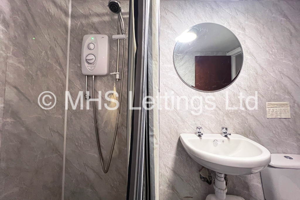 Photo of 1 Bedroom Apartment in Room 2, 4 Midland Road, Leeds, LS6 1BQ