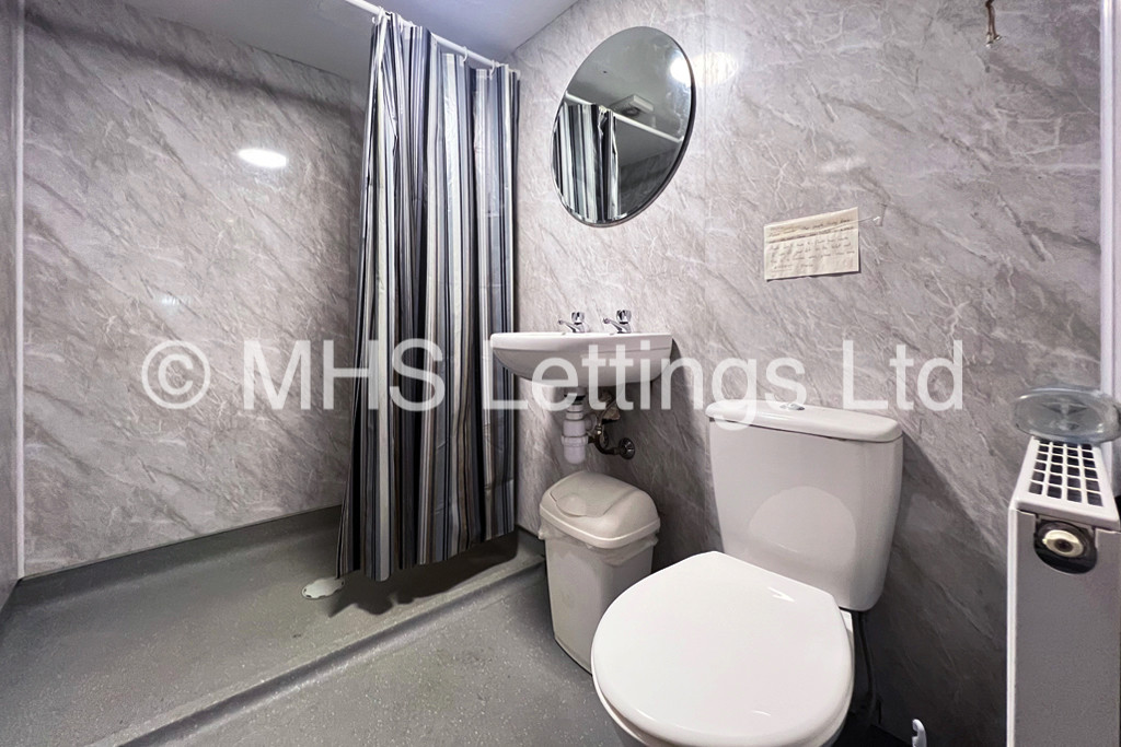 Photo of 1 Bedroom Apartment in Room 2, 4 Midland Road, Leeds, LS6 1BQ