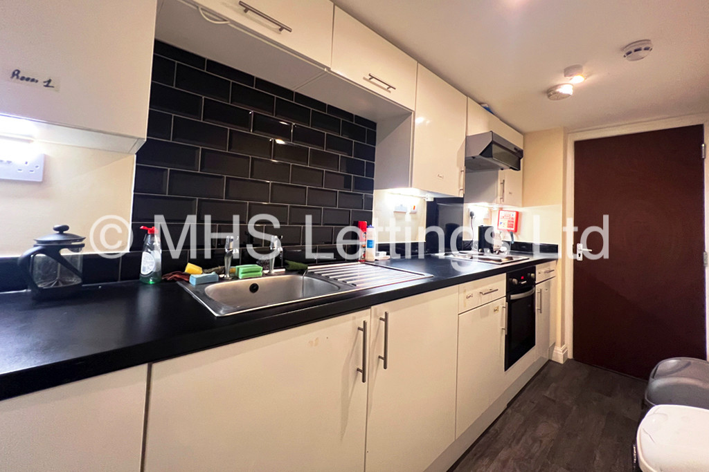 Photo of 1 Bedroom Apartment in Room 2, 4 Midland Road, Leeds, LS6 1BQ