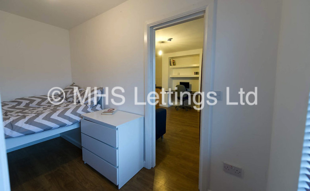 Photo of 1 Bedroom Apartment in Flat 5, 2 Midland Road, Leeds, LS6 1BQ