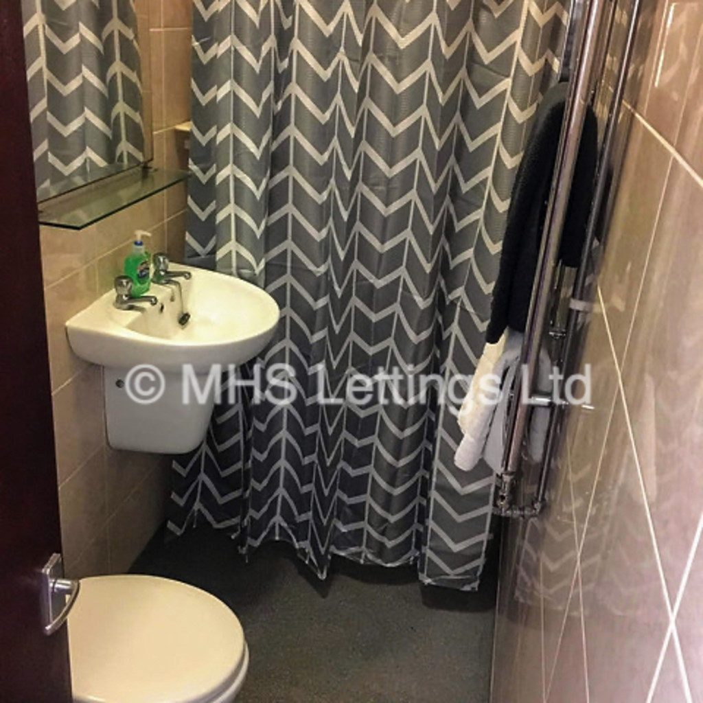 Photo of 1 Bedroom Studio in Room 2, 2 Midland Road, Leeds, LS6 1BQ