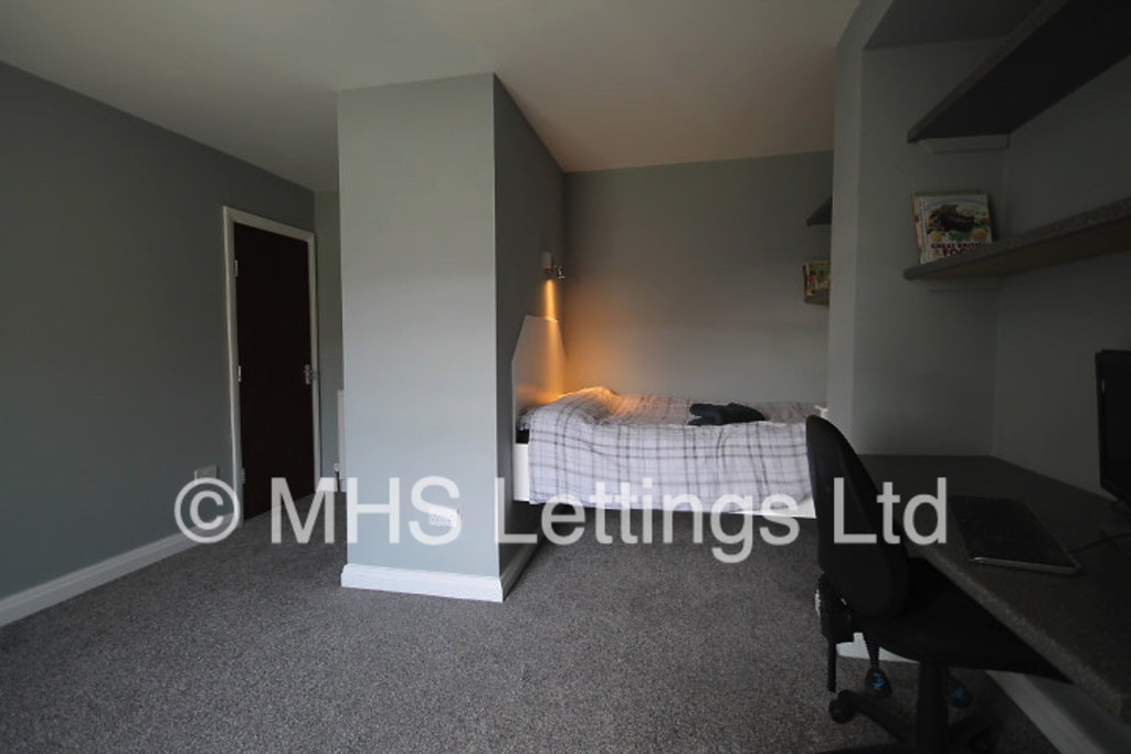 Photo of 1 Bedroom Bedsit in Room 7, 4 Midland Road, Leeds, LS6 1BQ