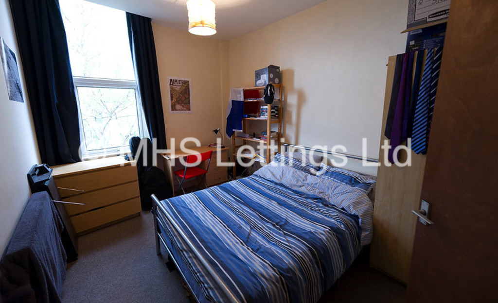 Photo of 2 Bedroom Flat in Flat 2, 239 Hyde Park Road, Leeds, LS6 1AG