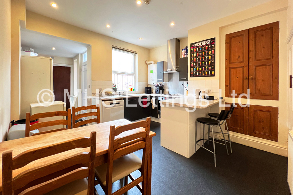 Photo of 1 Bedroom Shared House in Double Room, 34 Hessle Mount, Leeds, LS6 1EP