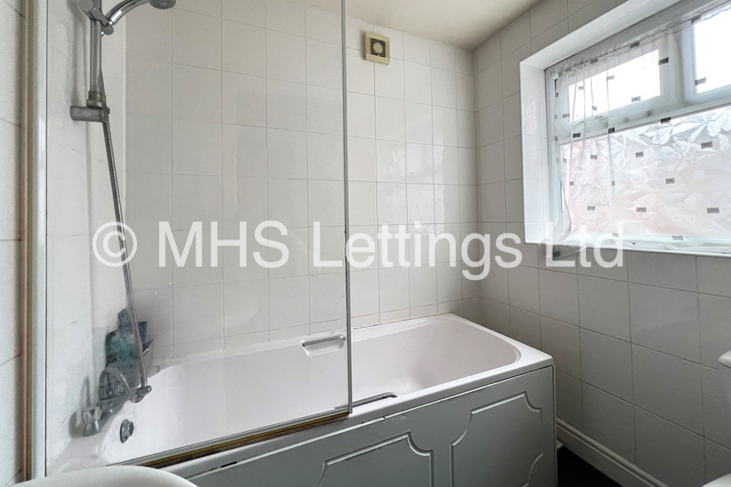 Photo of 1 Bedroom Shared House in Double Room, 34 Hessle Mount, Leeds, LS6 1EP