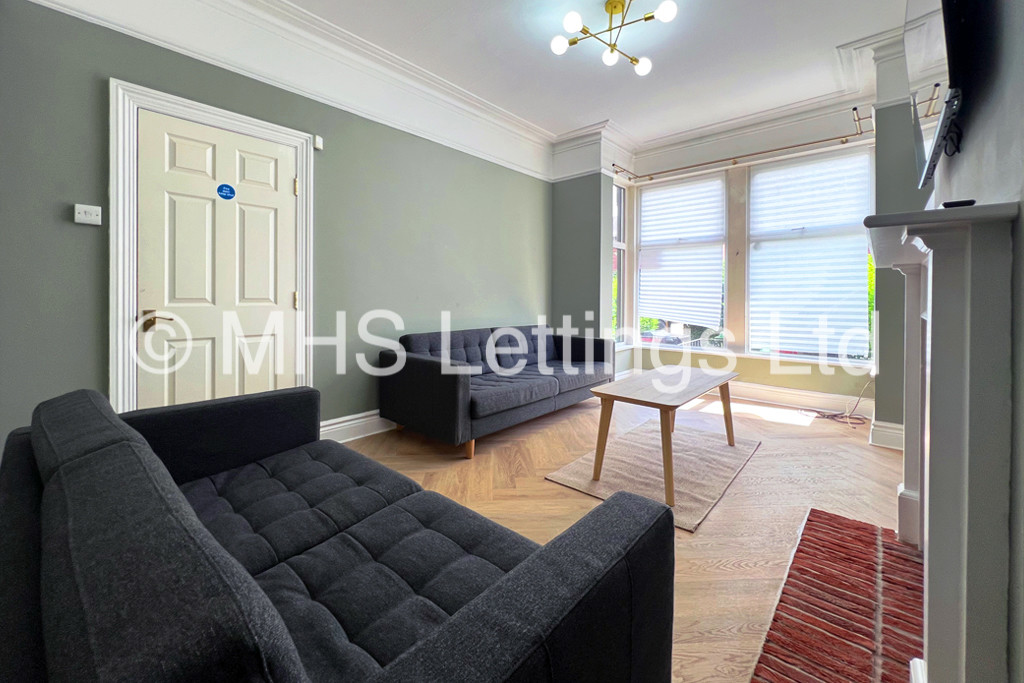 Photo of 5 Bedroom Mid Terraced House in 160 Ash Road, Leeds, LS6 3HD