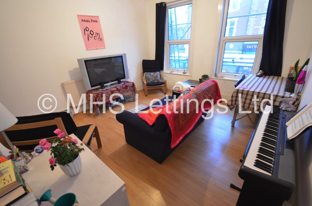 Photo of 2 Bedroom Apartment in 15 Hyde Park Corner, Leeds, LS6 1AF