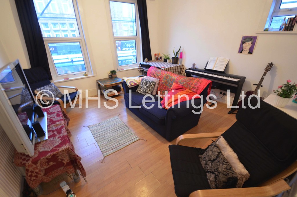 Photo of 2 Bedroom Apartment in 15 Hyde Park Corner, Leeds, LS6 1AF