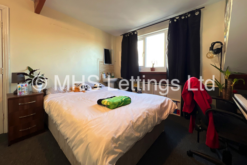 Room 6, 199 Hyde Park Road, Leeds, LS6 1AH