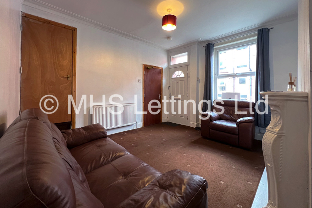 Photo of 1 Bedroom Mid Terraced House in 43 Recreation View, Leeds, LS11 0AP