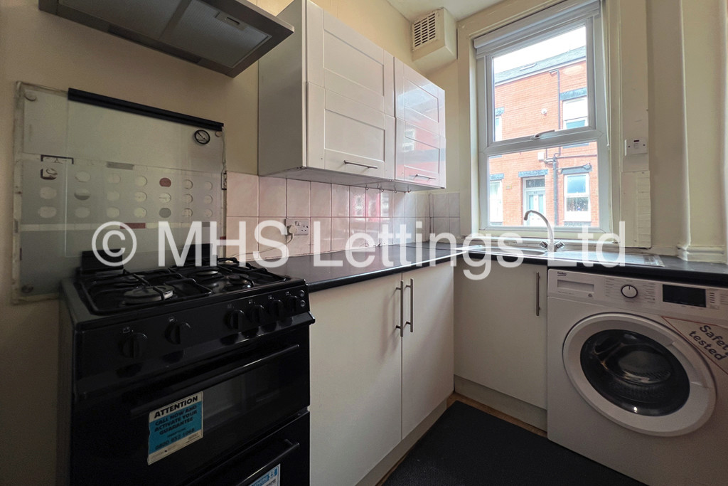 Photo of 1 Bedroom Mid Terraced House in 43 Recreation View, Leeds, LS11 0AP