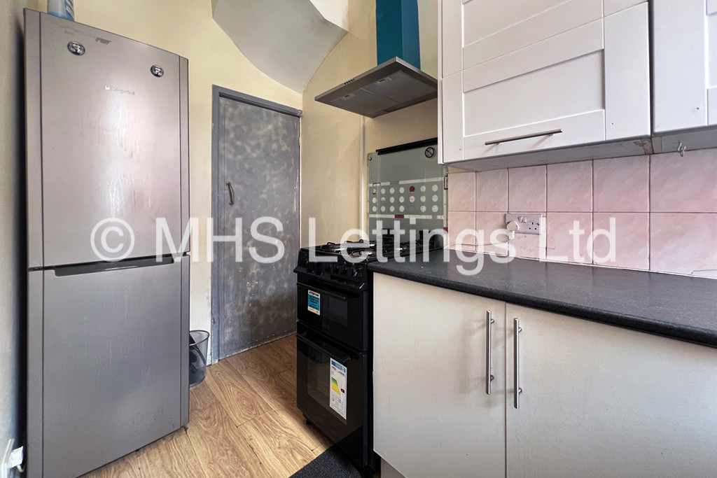 Photo of 1 Bedroom Mid Terraced House in 43 Recreation View, Leeds, LS11 0AP