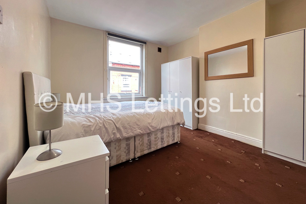 Photo of 1 Bedroom Mid Terraced House in 43 Recreation View, Leeds, LS11 0AP