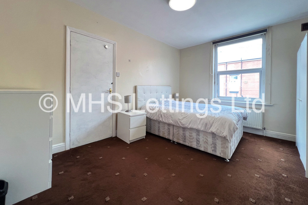 Photo of 1 Bedroom Mid Terraced House in 43 Recreation View, Leeds, LS11 0AP