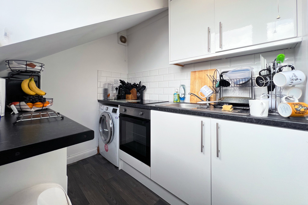 Photo of 1 Bedroom Apartment in Top Floor Back Flat, 2 Manor Terrace, Leeds, LS6 1BU