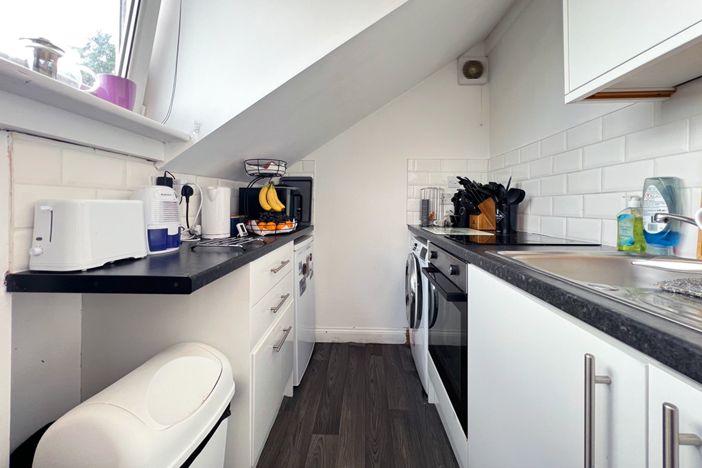 Photo of 1 Bedroom Apartment in Top Floor Back Flat, 2 Manor Terrace, Leeds, LS6 1BU